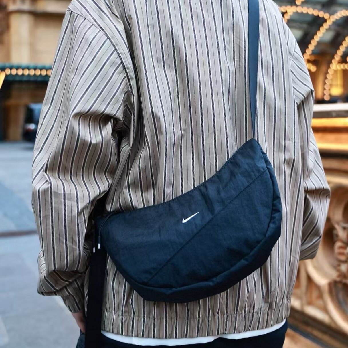 Nike/耐克男女包防水单肩斜挎包新款月形休闲运动包饺子包 HQ4370