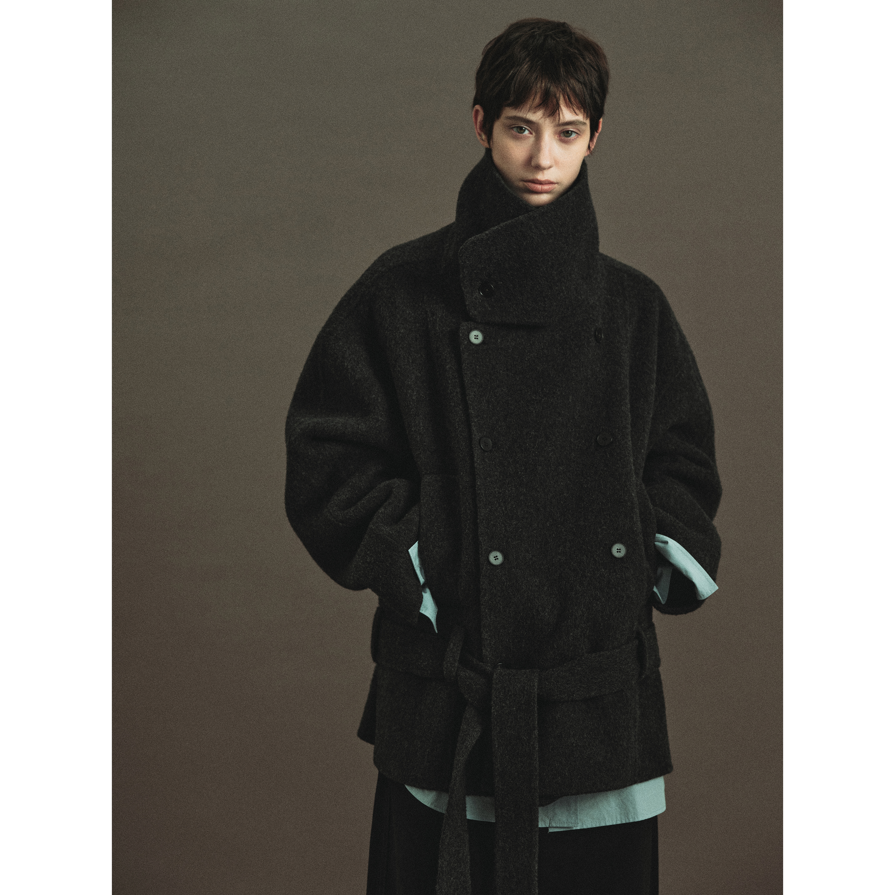 白弓特供定制重型梭织工艺长绒感羊毛+骆驼绒毛呢短外套女57516