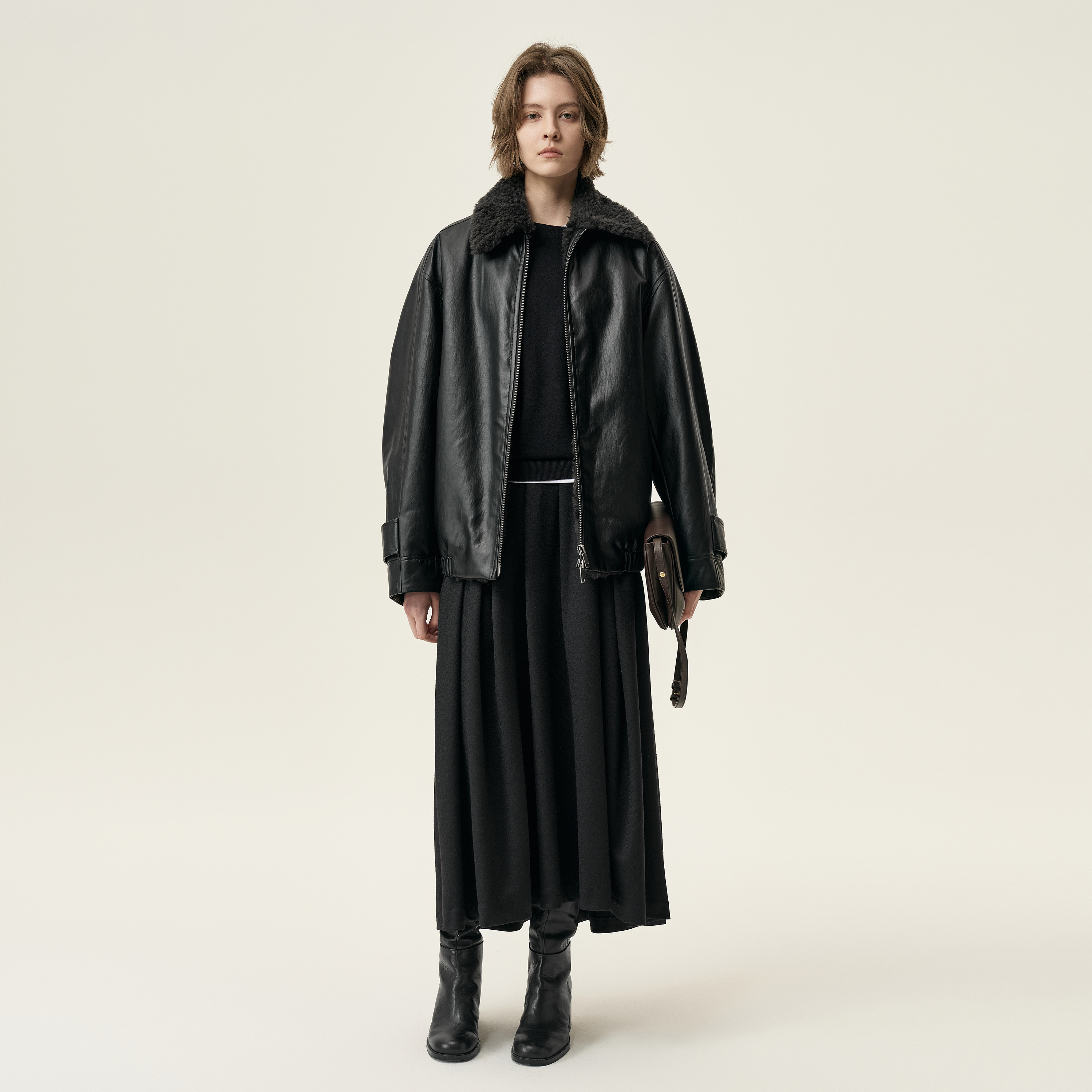 白弓特供人造仿真皮帅气都市感设计翻领时髦皮衣外套女冬季57558