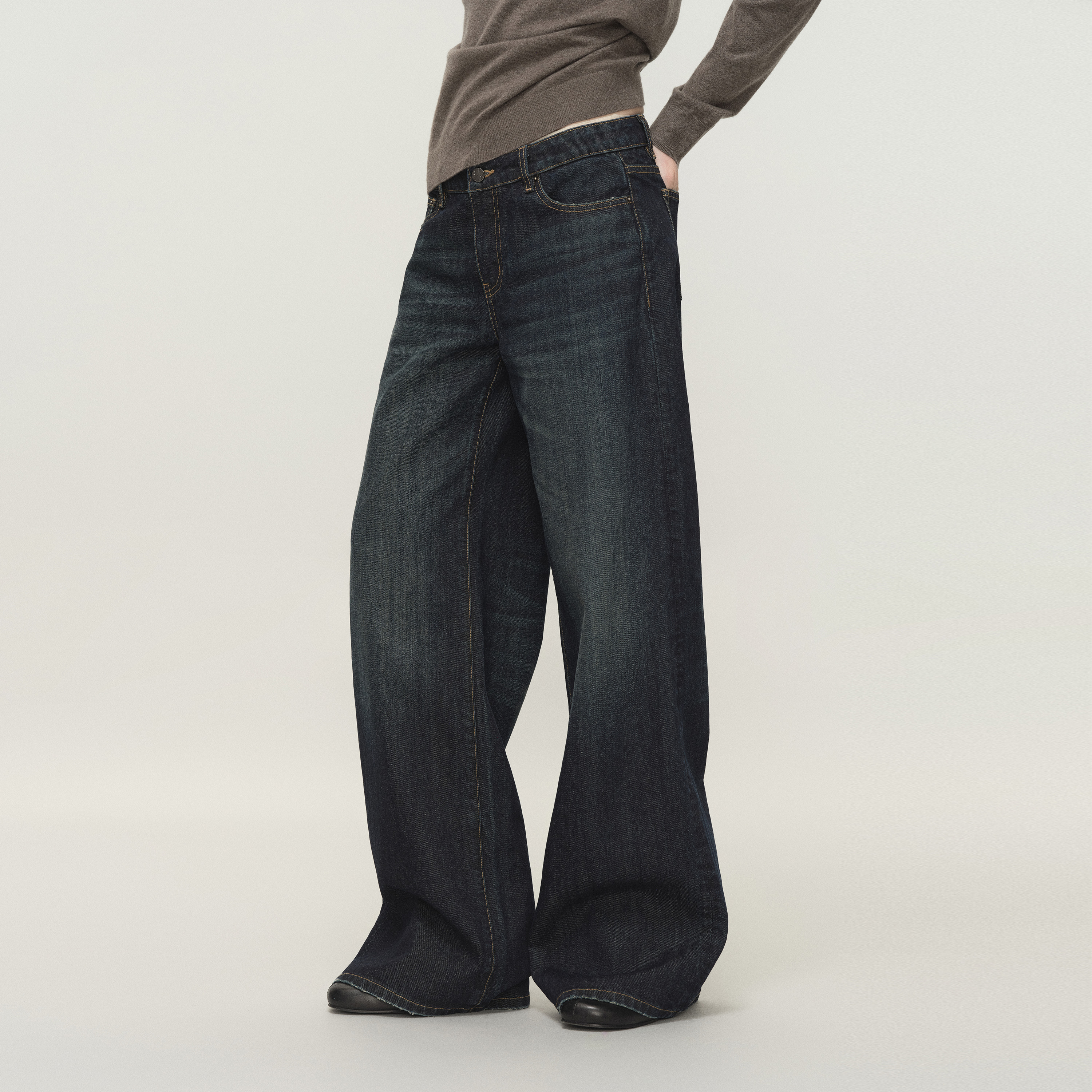 白弓2025年秋季新款复古水洗蓝色阔腿裤女牛仔裤休闲长裤子57320