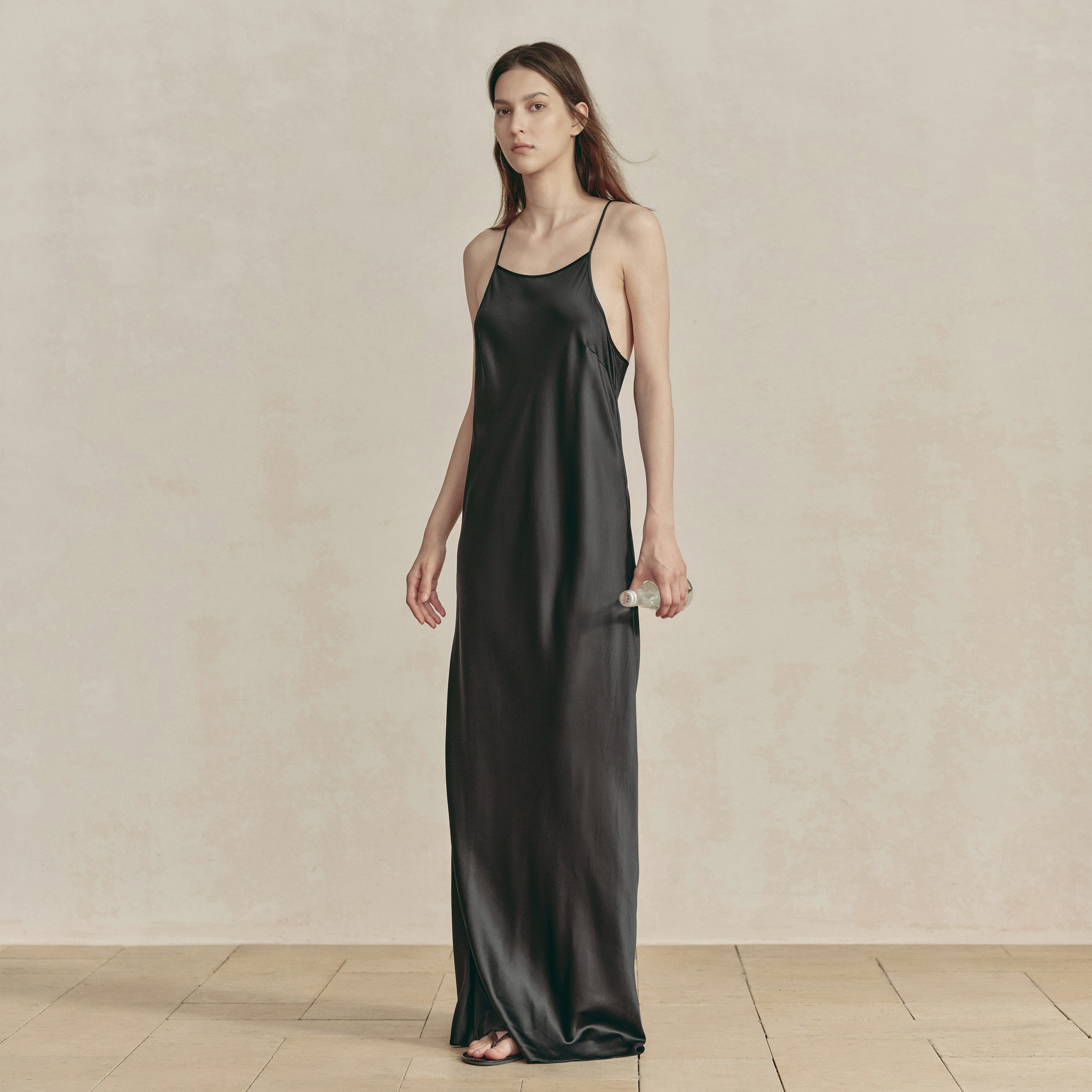 白弓“真丝系列”雅致社交清冷美人吊带连衣裙露背长裙子夏55652