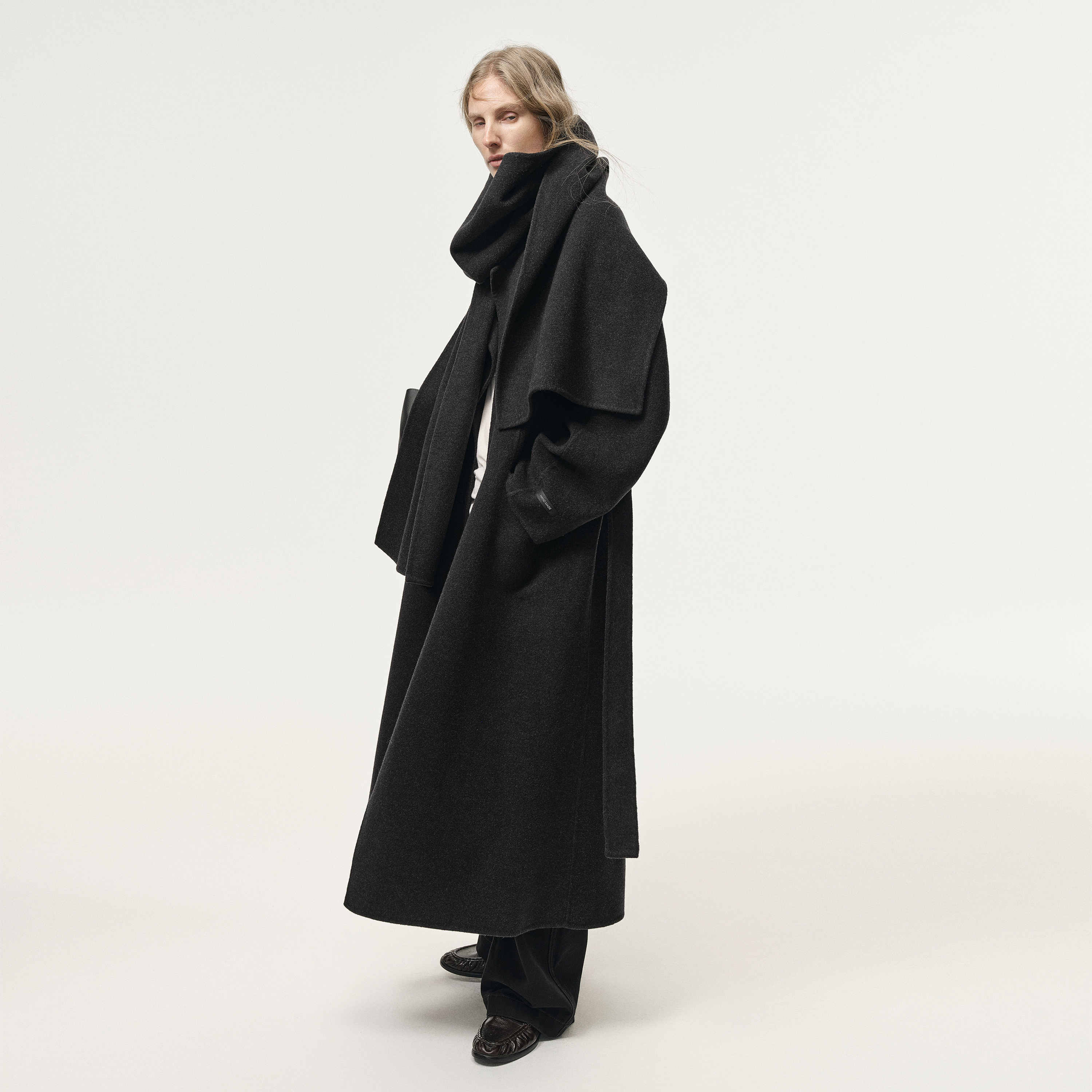 白弓奢牌定制绵羊毛+山羊绒大牌设计感围巾毛呢大衣外套女冬57503