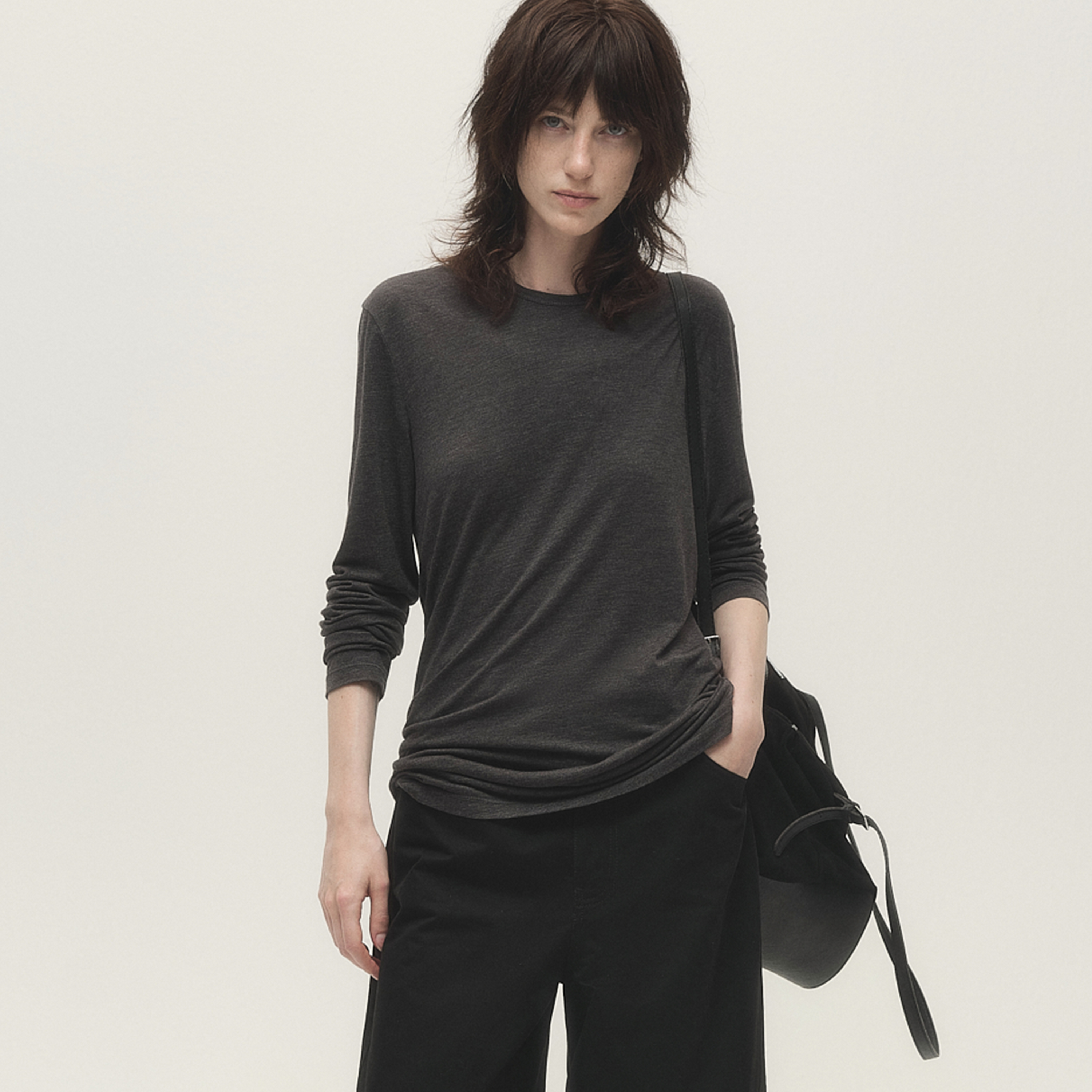 白弓“云感系列”超轻感柔软圆领长袖宽松T恤女2025秋季新款55676