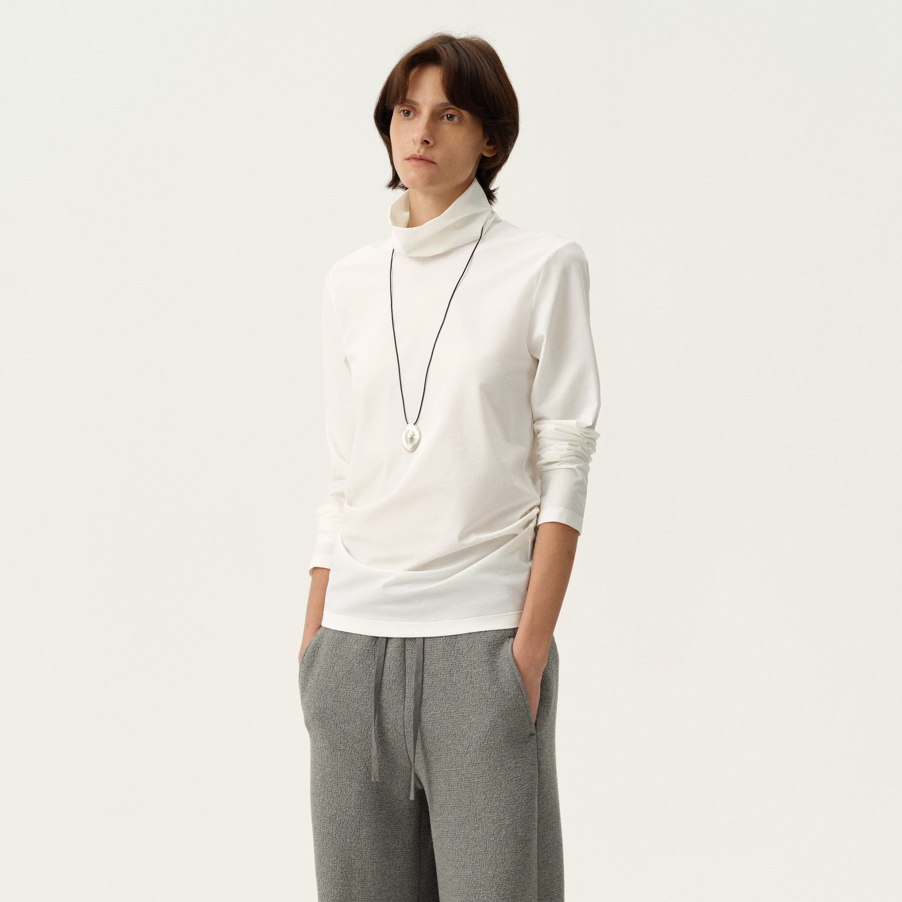 白弓高领休闲长袖T恤女