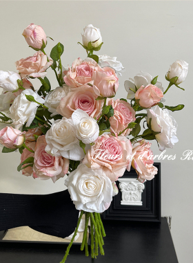 法式复古油画焦边玫瑰高级仿真手捧花束多头假花婚礼拍摄仿生干花