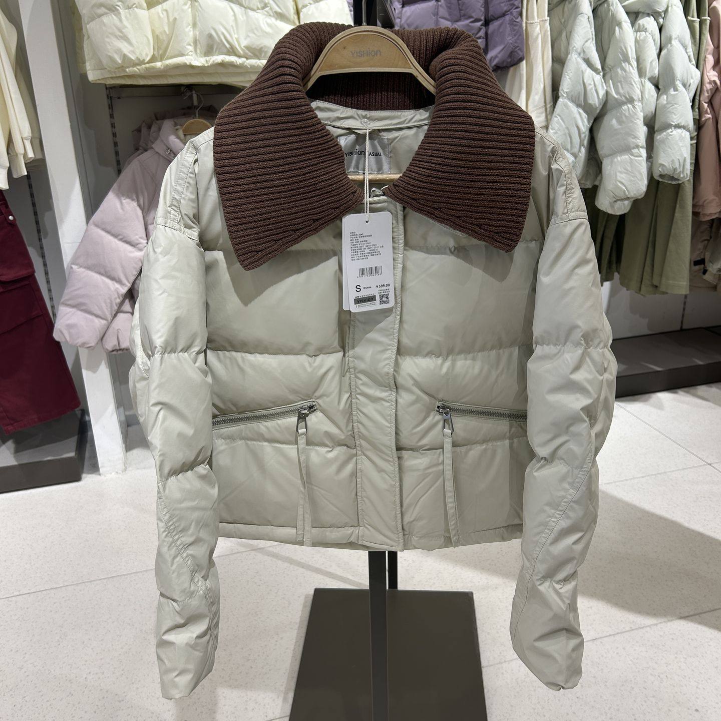 2025年冬季新款女装梭织宽松翻领落肩假两件羽绒服R154215069以纯