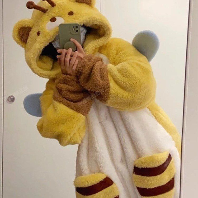 特价！！卡通小蜂熊珊瑚绒睡衣女2025年新款秋冬季加厚睡袍家居服