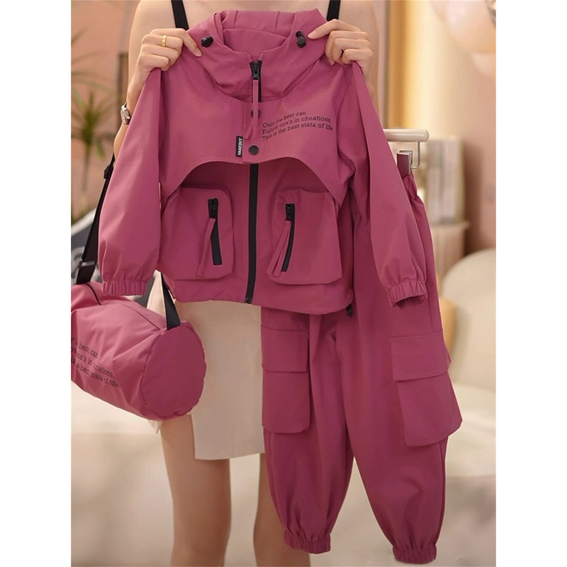 韩国Uamtor女童冲锋衣套装春秋新款连帽夹克外套工装裤洋气两件套