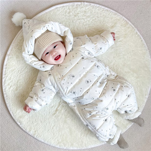 英国DHWA婴儿羽绒服2025新款冬季宝宝加绒加厚保暖新生儿连体哈衣