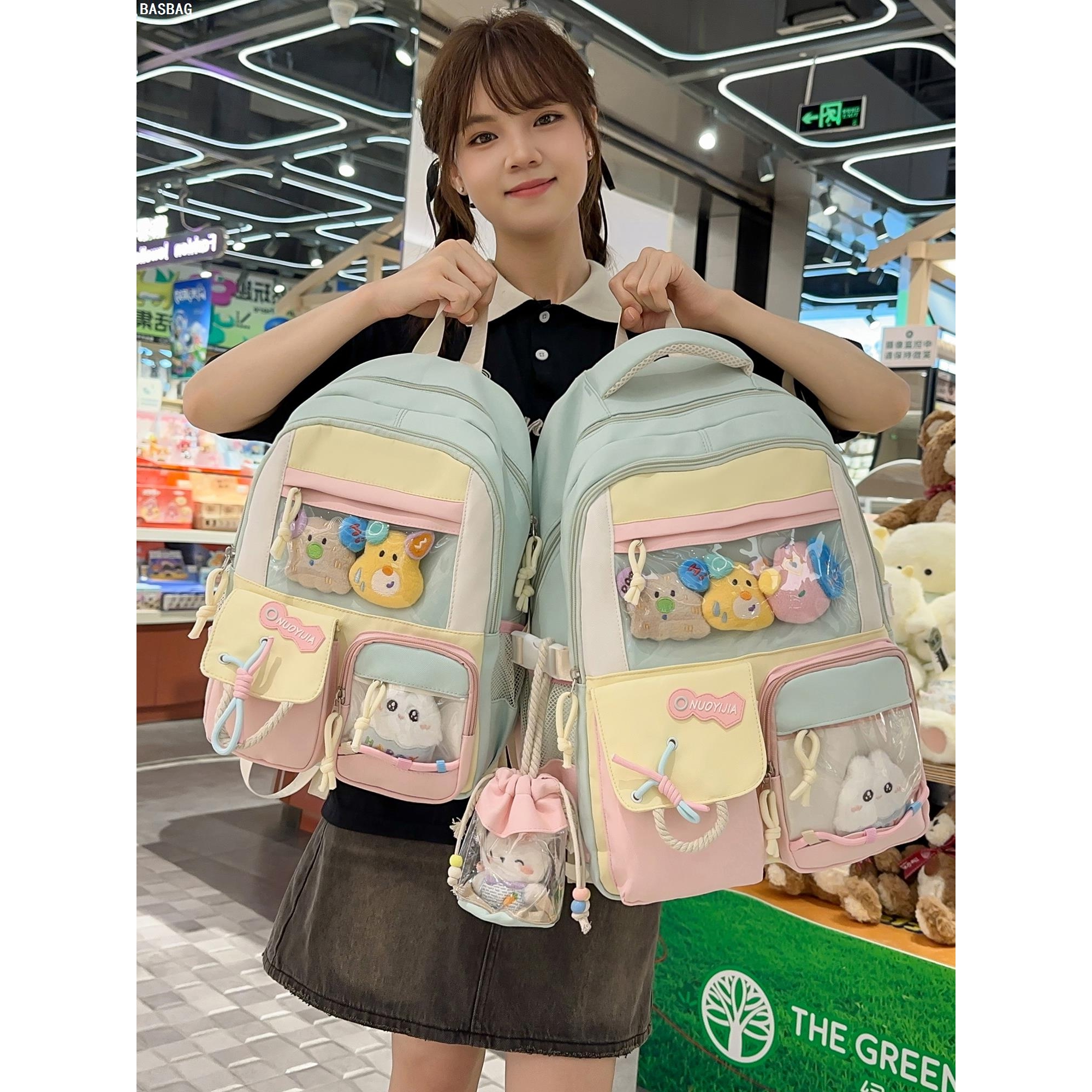 书包女初中生高颜值小学生可爱双肩包痛包高中学生大容量轻便背包