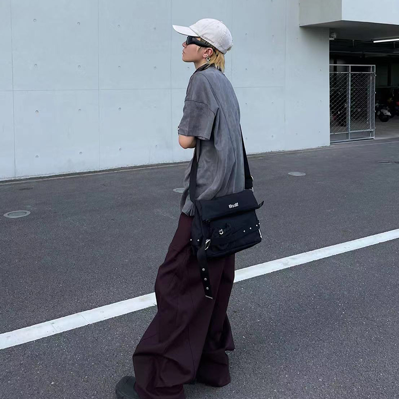 【花少妹宝同款】solif信标大容量单肩斜挎包邮差通勤包女男包