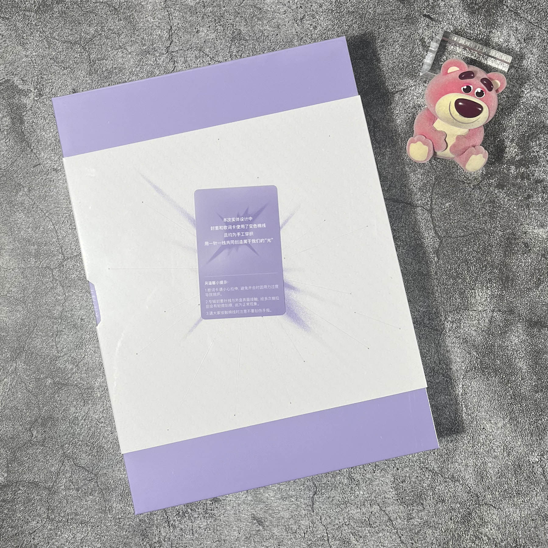 正版 罗云熙 「此刻X以光」演唱会全纪录专辑 U盘+海报+小卡+周边