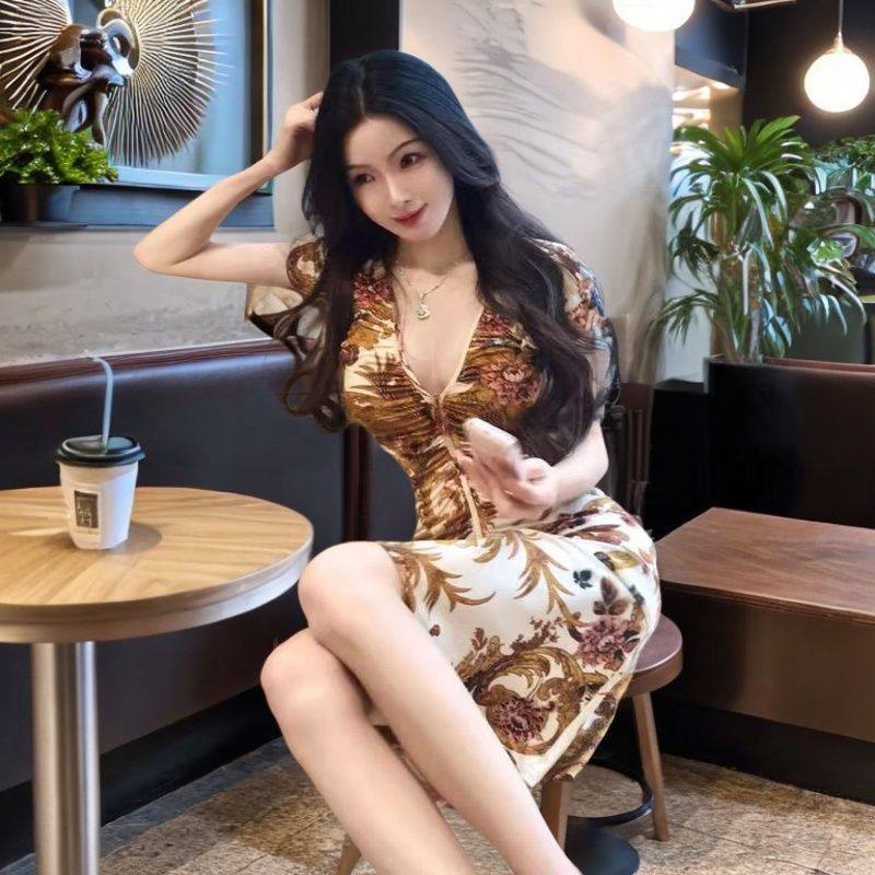 高级感小众设计气质法式御姐绝美收腰碎花连衣裙子夏季