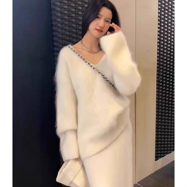 网红2025爆款茶系穿搭一整套白色v领羊绒针织毛衣两件套装裙女秋