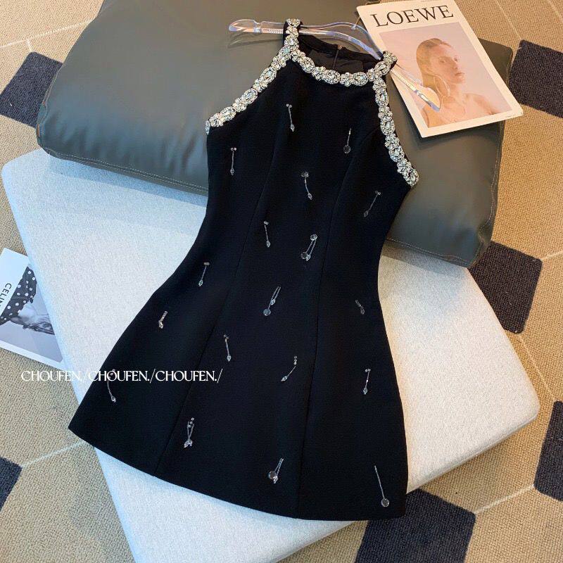 高档挂脖生日连衣裙夏季显瘦2023年新款女高级感气质小个子裙子亮