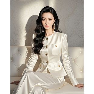 入秋穿搭一整套高级感小香风盐系轻熟职业白色西装外套裤子套装女