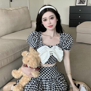 实拍 复古蝴蝶结辣妹露锁骨泡泡袖上衣格子高腰百褶裙两件套