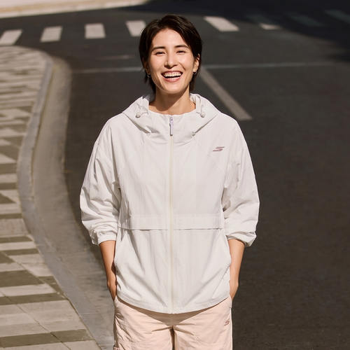 Skechers斯凯奇2026女士运动休闲户外时尚薄款连帽外套 P326W023