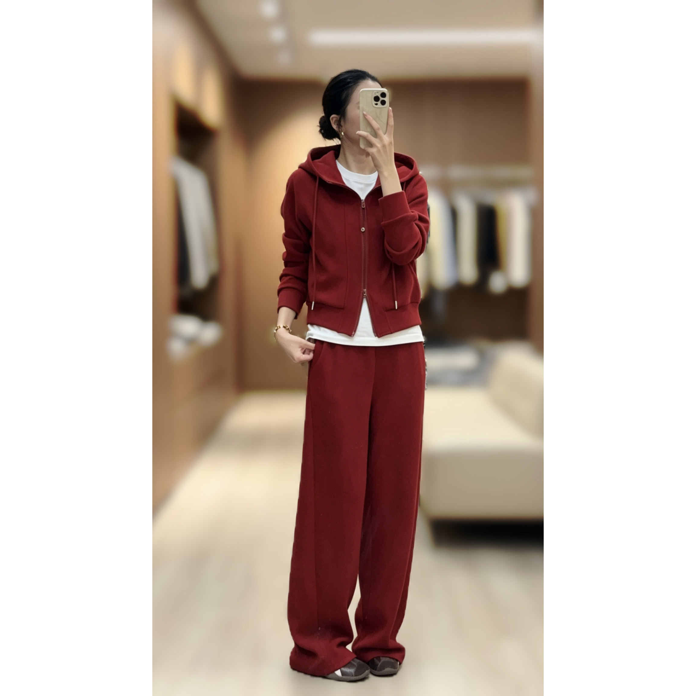 红色显高短款连帽微喇运动套装女