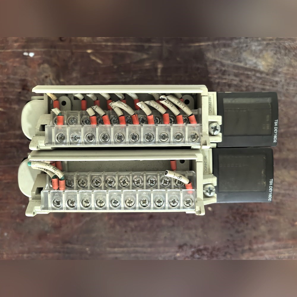 施耐德PLC模块TSXDEY16D2实物拍摄 议价