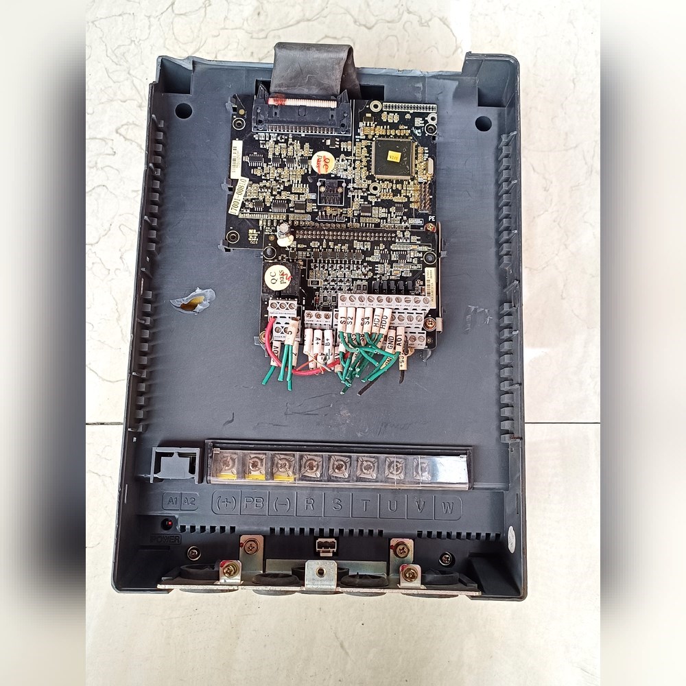 英威腾GD12-015G-4变频器没有面盖主板插口处撞到 议价