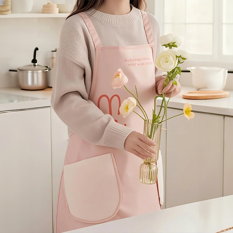 日本可擦手围裙厨房家用2025新款女防油高级感年轻款做饭炒菜防水