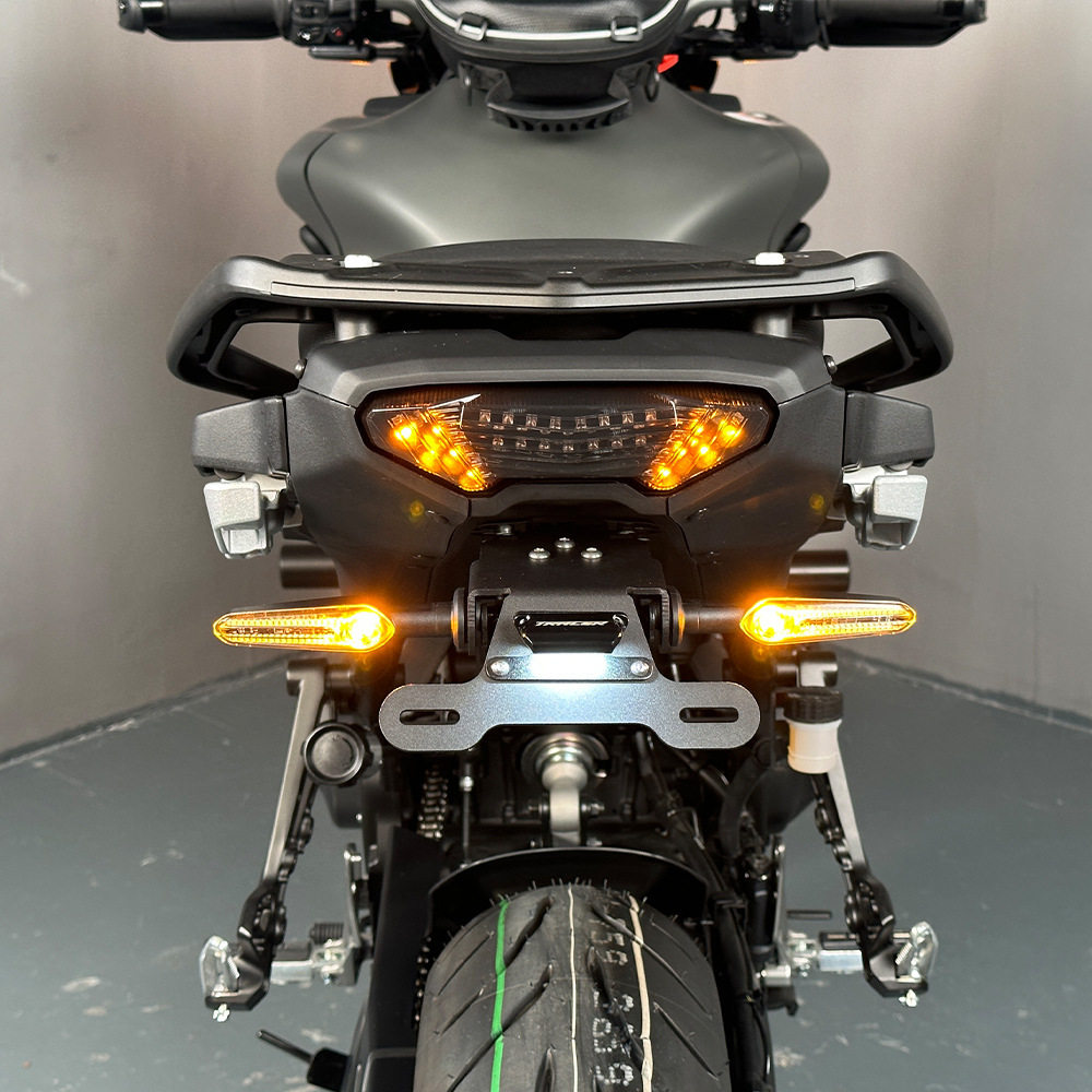 适用雅马哈MT09 Tracer900 FJ09改装短尾车牌架摩托车牌架照配件