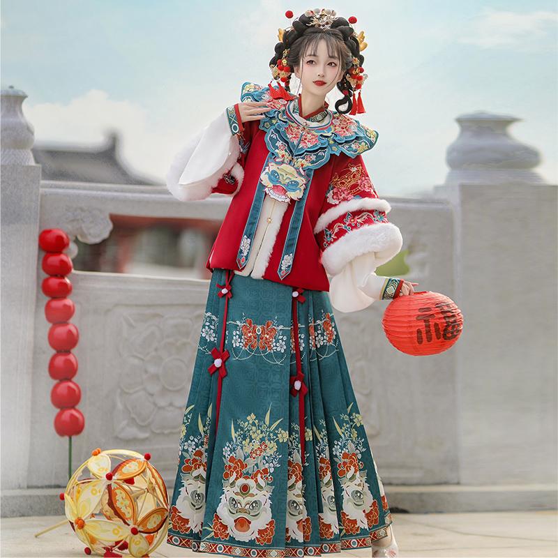 明制汉服女拜年服云肩马面裙古装
