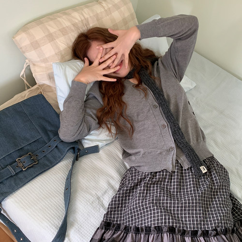 尺尺间Lsland设计感不规则V领针织开衫女秋季新款宽松慵懒上衣