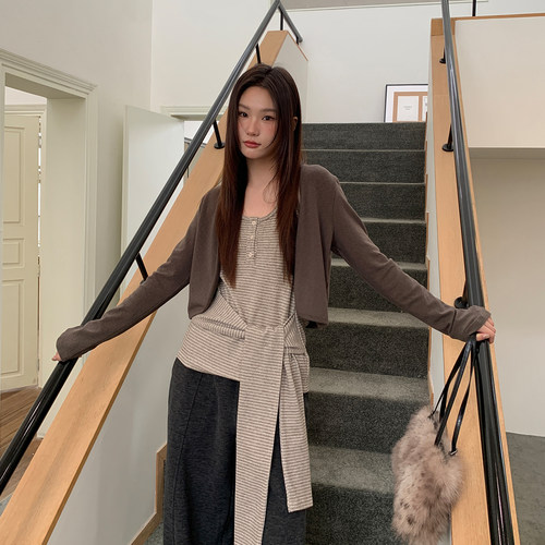 尺尺间Lsland 韩系条纹挂脖背心罩衫两件套女秋季新款设计感上衣