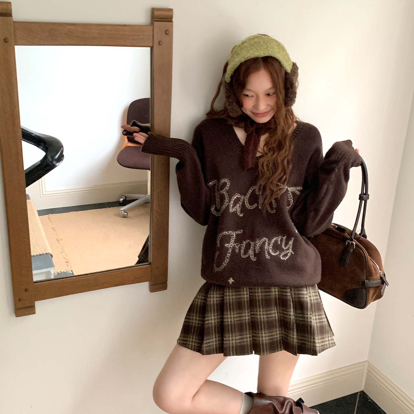 尺尺间Lsland 复古字母V领套头毛衣女秋季新款休闲宽松针织上衣