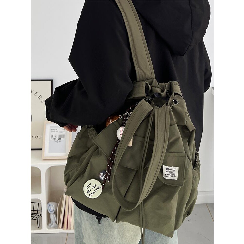 法国旅行双肩包女轻便韩国潮牌大学生上课通勤简约山系单肩登山包