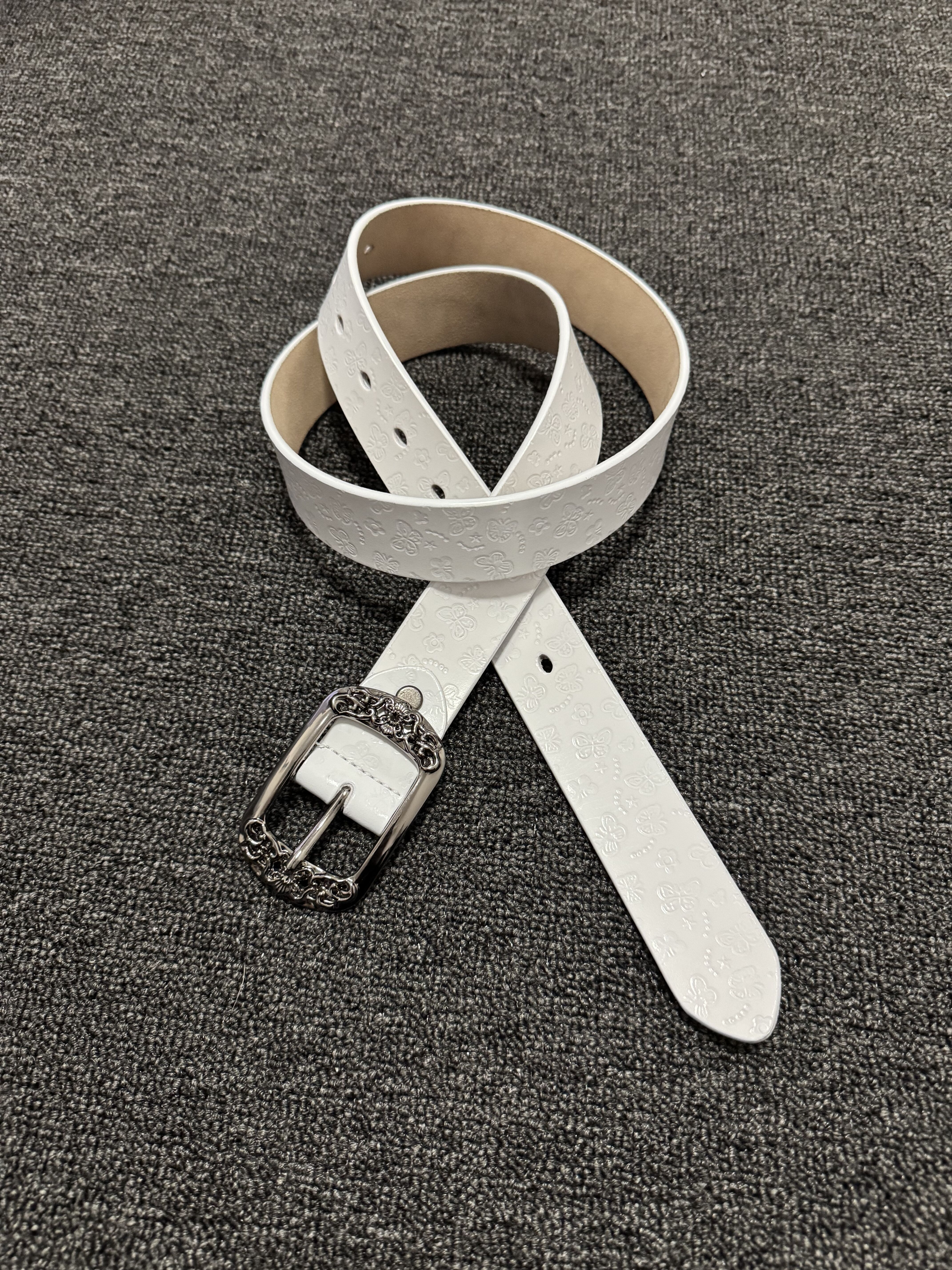 Vanan中古宫廷风二层牛皮雕花圆头针扣白色皮带 优雅简约复古腰带