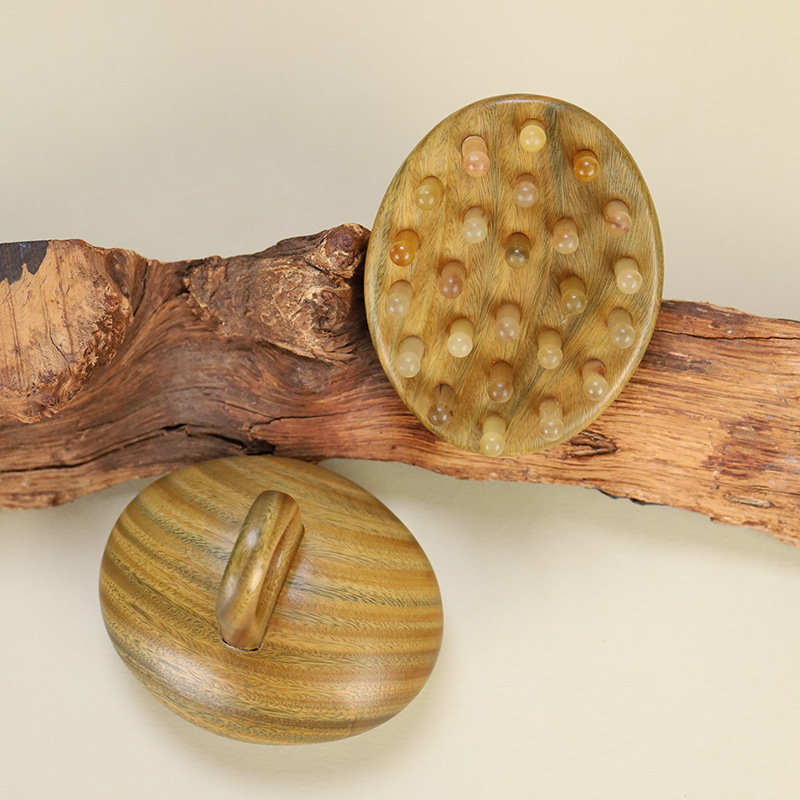 绿檀木羊角齿元宝按摩梳子