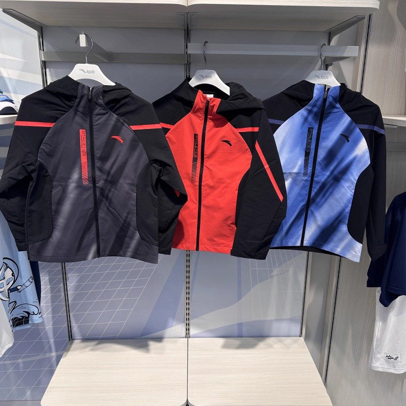 安踏儿童外套男童衣服2025秋装新款户外运动防风防雨连帽上衣童装