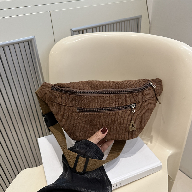 胸包学生包通勤单肩2025包包女士灯芯绒日系斜挎包包新款秋冬外出