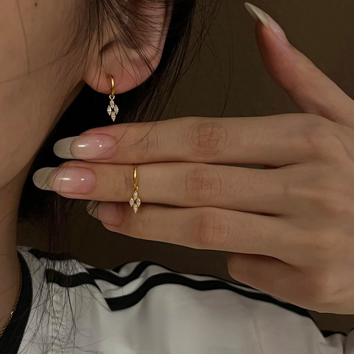 爆闪菱形耳钉女2026新款轻奢耳环