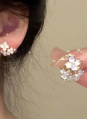 白色花朵耳钉高级感甜美气质耳环2025新款爆款蚊香盘耳夹女无耳洞