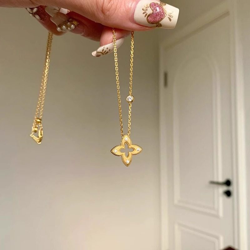 中古风金色镂空四叶草项链女款2025新款高级感轻奢小众百搭锁骨链,饰品/流行首饰/时尚饰品新,项链,淘宝优惠券,粉丝福利购,淘宝优惠卷