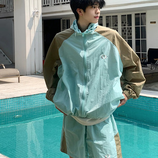 春夏户外短裤防晒套装男美式痞帅连帽冲锋衣潮牌速干五分裤两件套