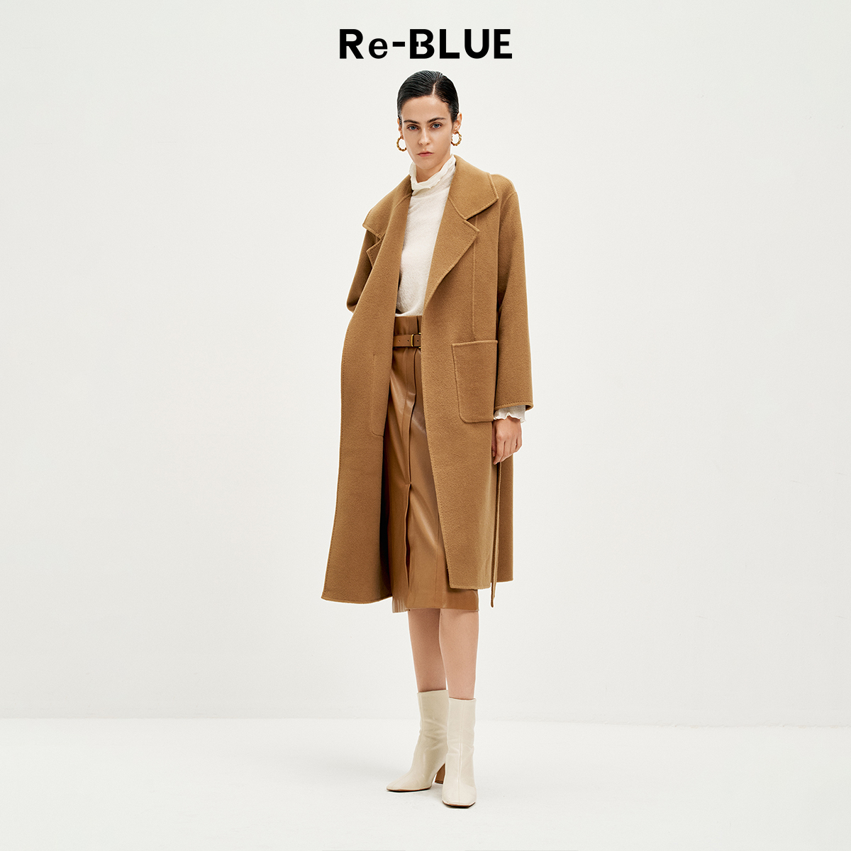 简约通勤翻领直身中长款大衣