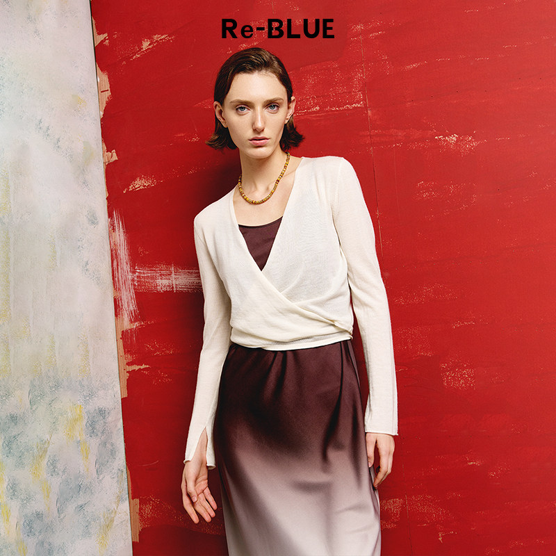 轻盈柔软极细绵羊毛系带针织上衣