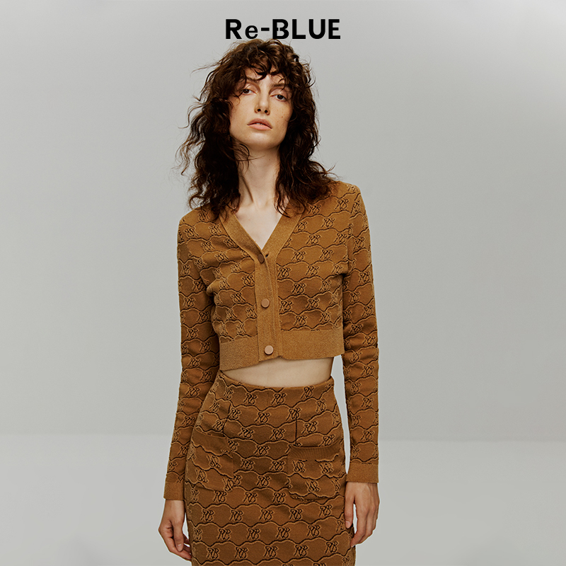 V领三粒扣偏修身小短款上衣