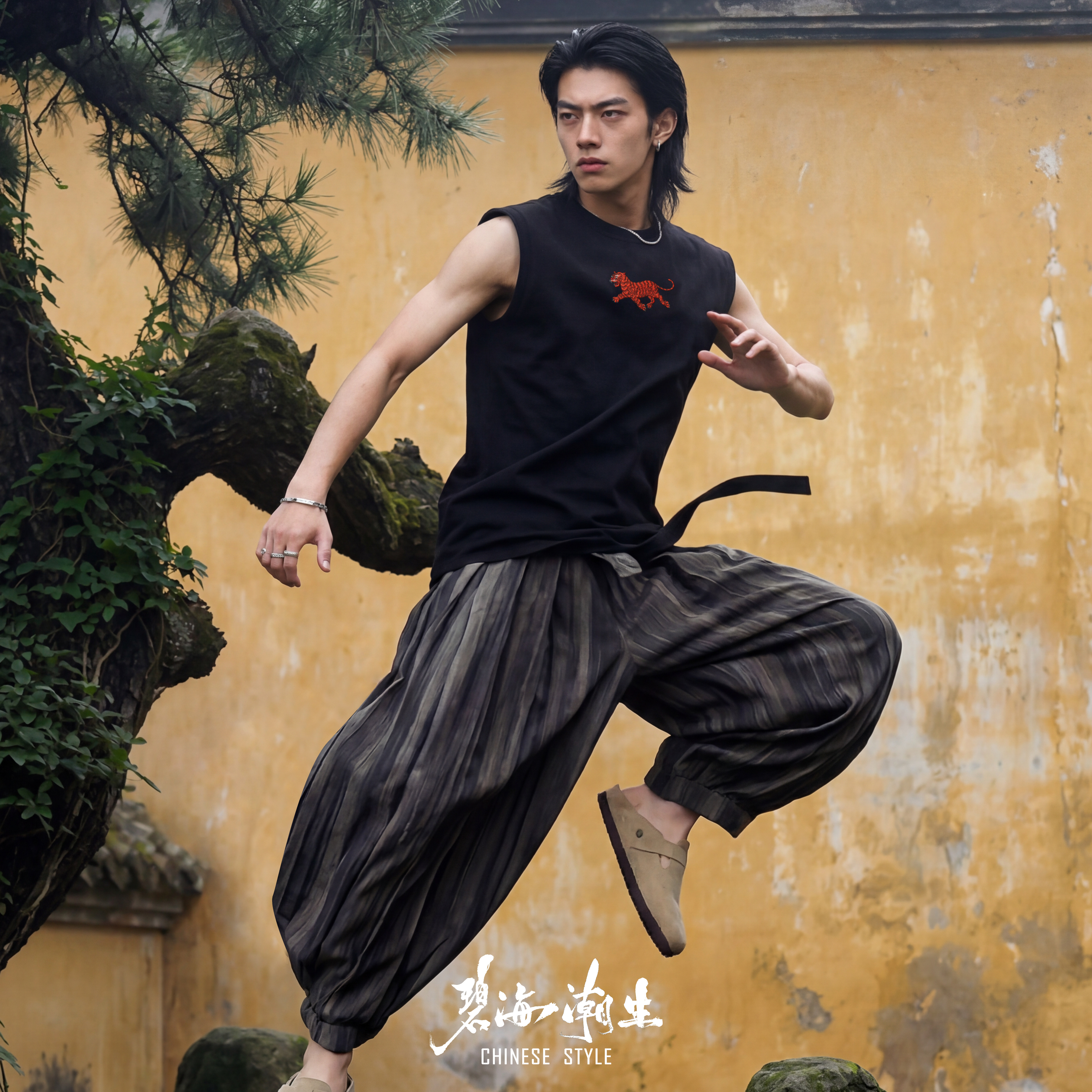 碧海潮生中国风虎绣花无袖T恤图片
