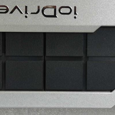 IBM 5460 AC1 x3650M4 HD 00D8415 00AE814 365G固态模块