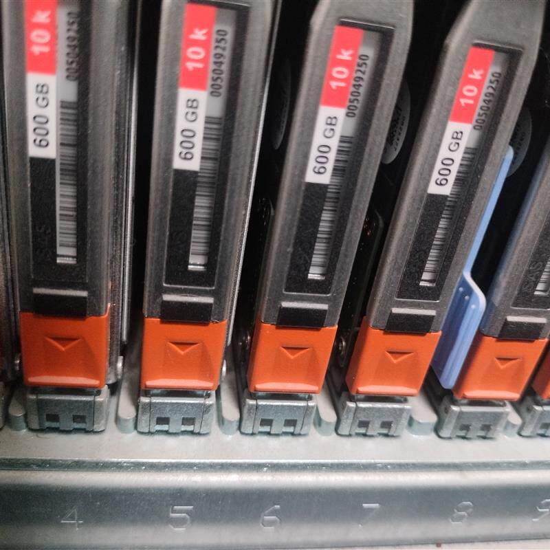 原装 EMC  005049250 600G 10K 2.5 SAS VNX5400 硬盘