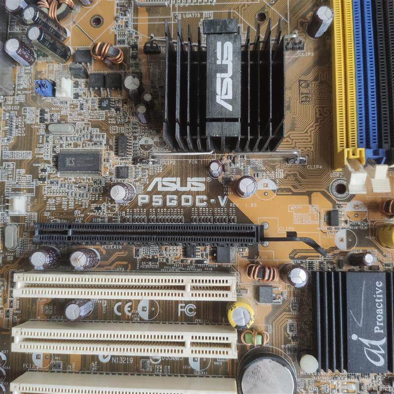 华硕P5GDC-V主板集成显卡大板DDR1内存和DDR2内存都有好用