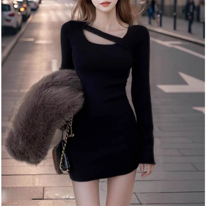 辣妹纯欲新款秋冬季女装长袖裙子包臀爆款温柔黑礼服连衣裙冬天