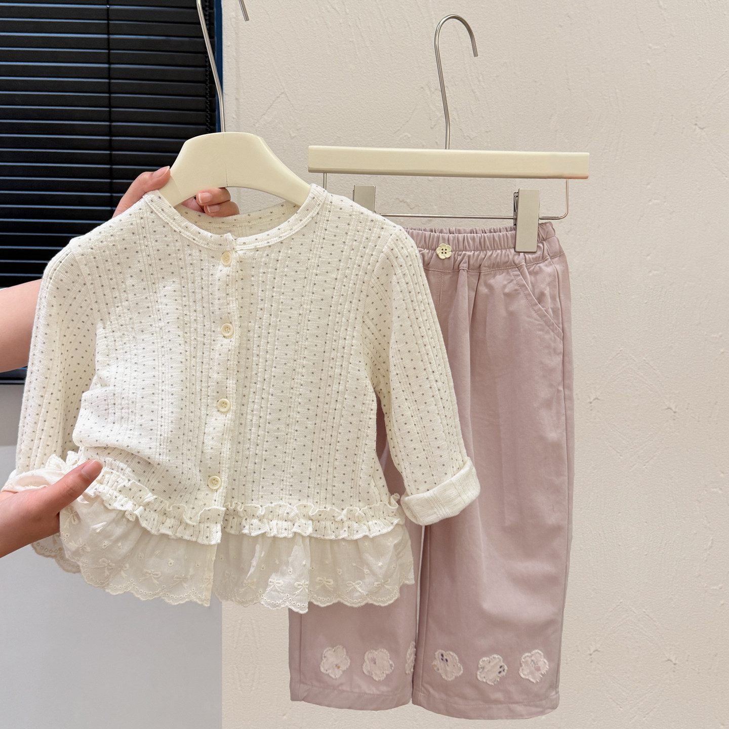 新款春装女童韩版蕾丝花边打底衣女宝宝洋气长袖开衫上衣儿童童装