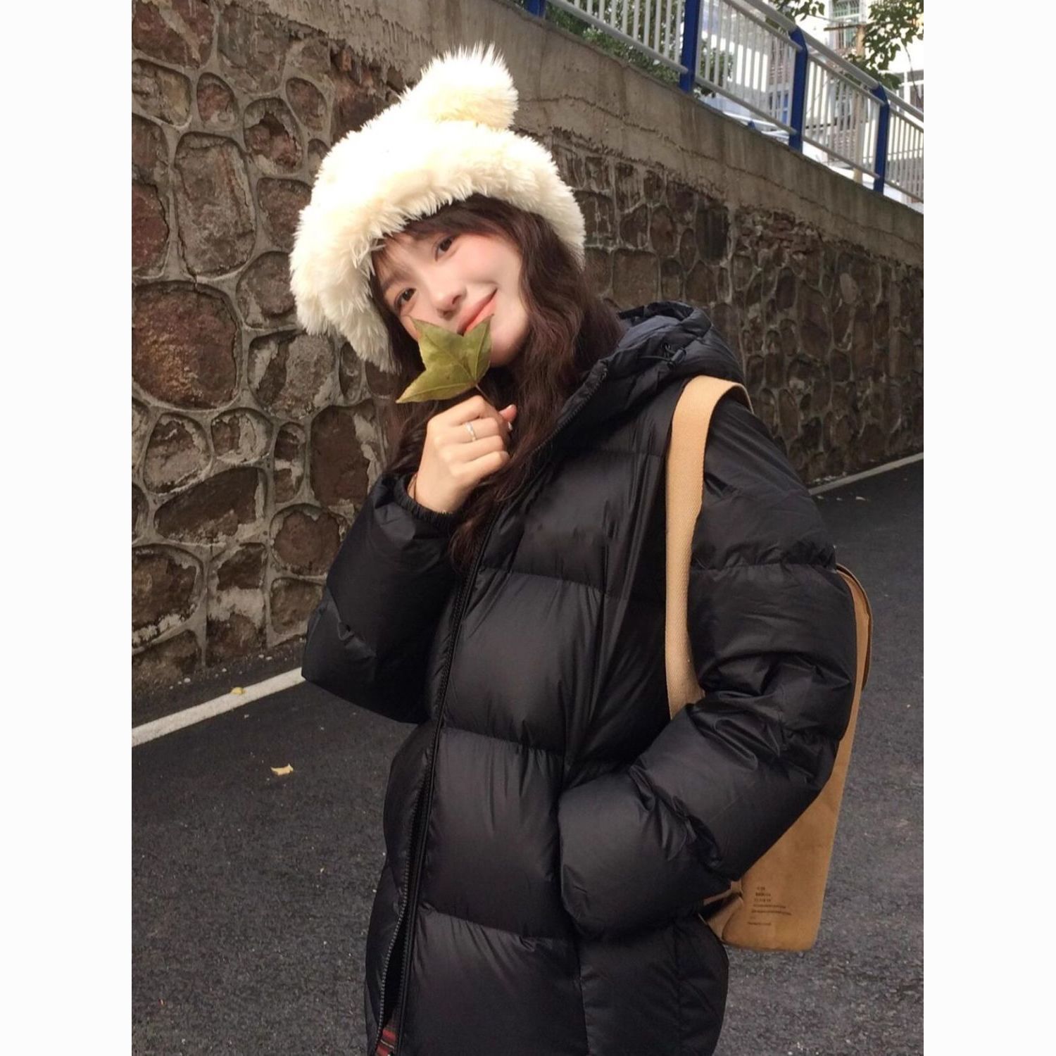 黑色羽绒服短款女2025冬